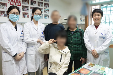 七旬老人陪残疾孙女求医，四川省生殖专科医院无障碍绿色通道暖人心