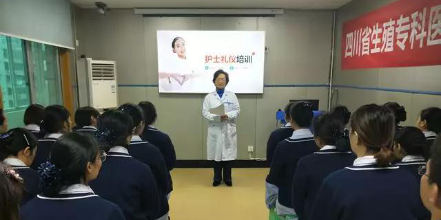 提升职业素养 优化护理服务 我院开展护士礼仪培训