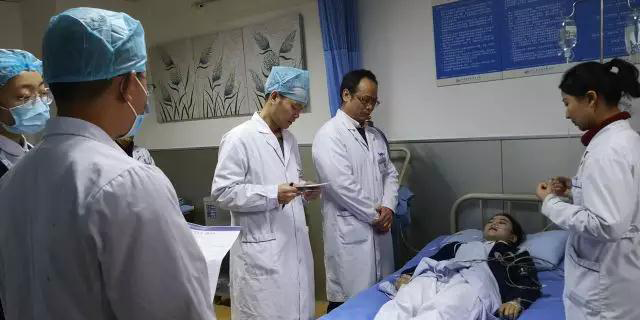 保障医疗安全 我院开展春节前急救演练